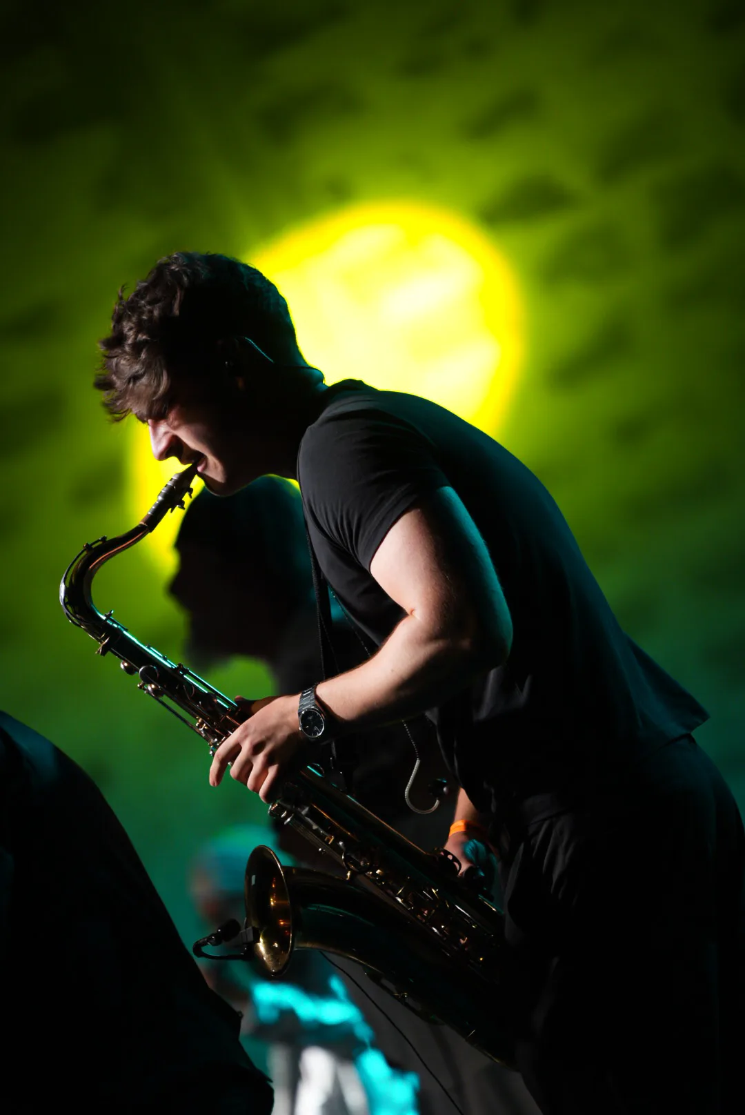 Jovan Pastar playing the saxophone live on stage