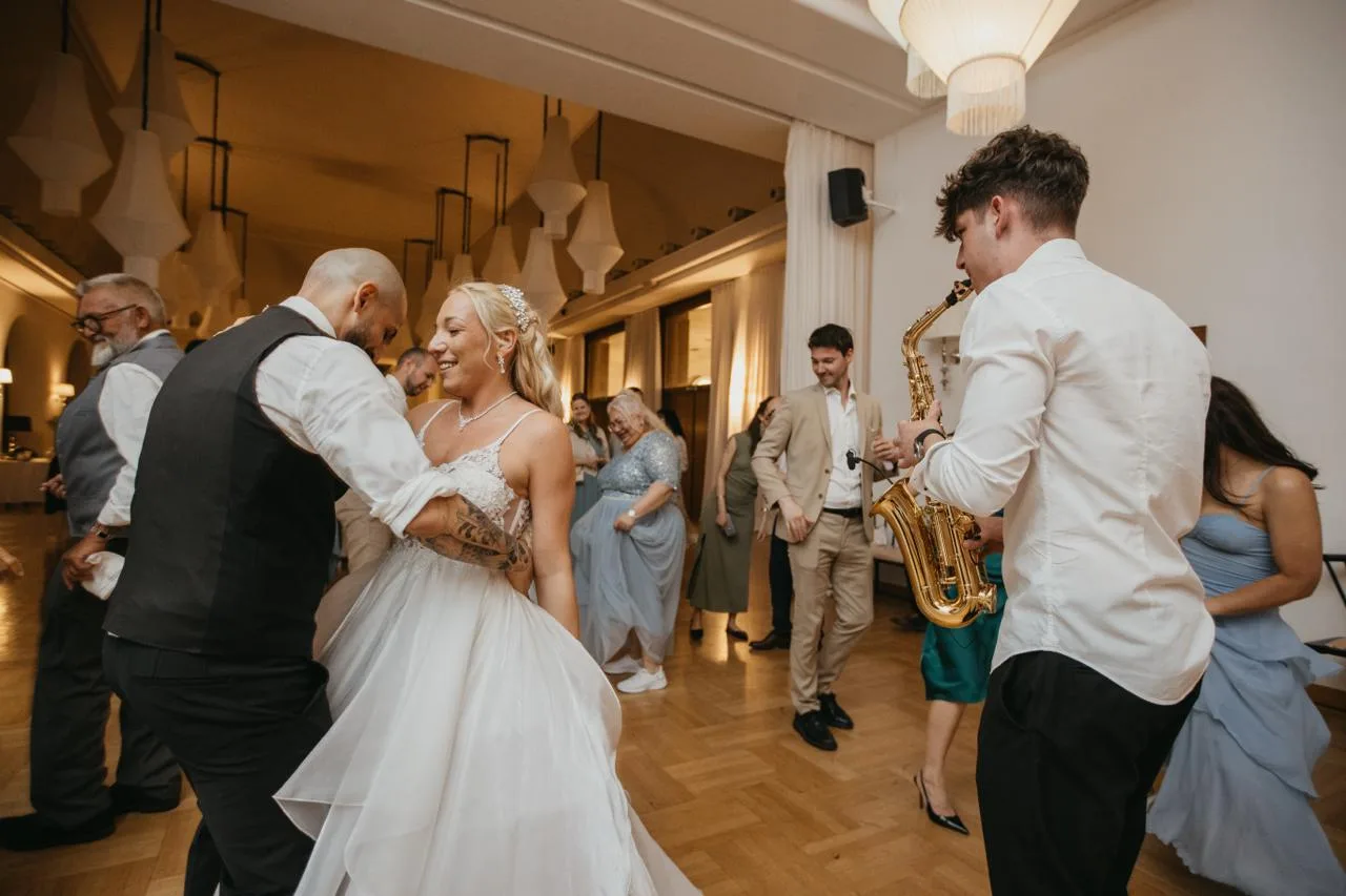 The first dance, saxophone at the edge of the floor